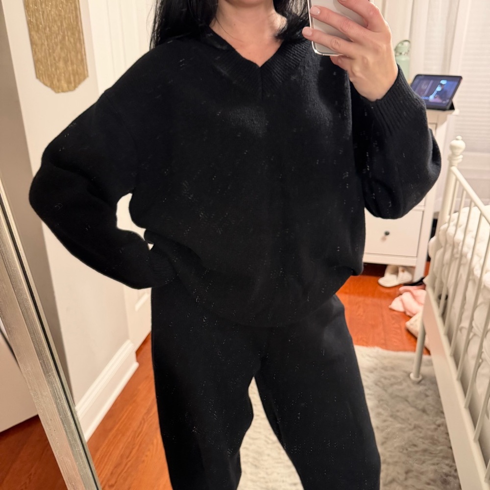 Gap CashSoft Oversized V-Neck Sweater True Black - Picture 7 of 9